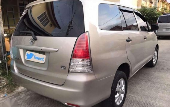 Toyota Innova E MT 2011 for sale-5