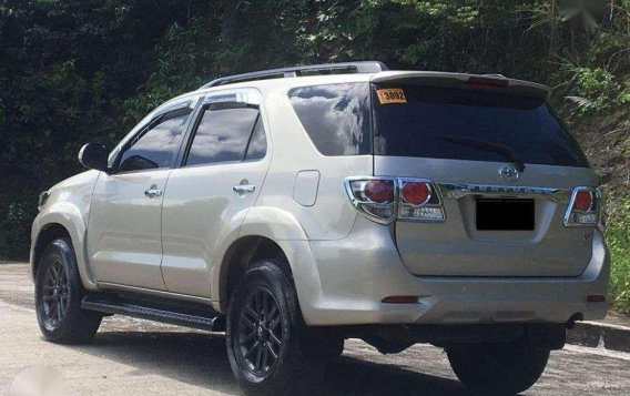 20% DP 2015 Toyota Fortuner V Series Top of the line 1st own Cebu-4