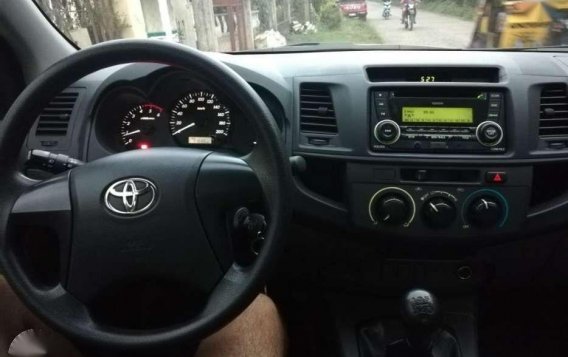 Toyota Hilux 2012 4x2 manual for sale-4