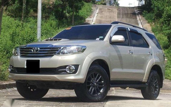 20% DP 2015 Toyota Fortuner V Series Top of the line 1st own Cebu-2