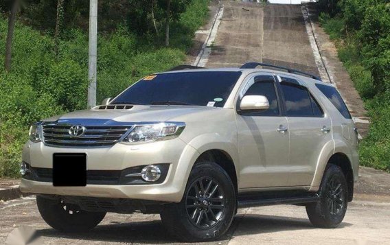 20% DP 2015 Toyota Fortuner V Series Top of the line 1st own Cebu-6