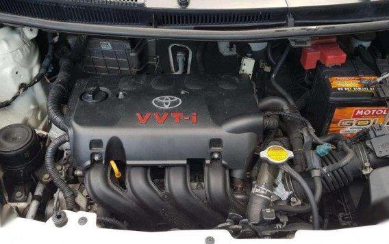 2011 Toyota Yaris 15G Top of the line-8