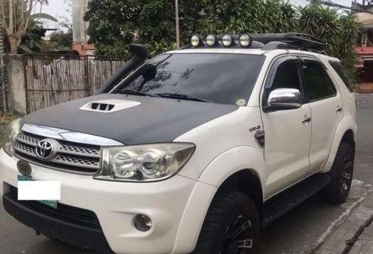 Toyota Fortuner 2010 V 4x4 Diesel A/T Lifted-1