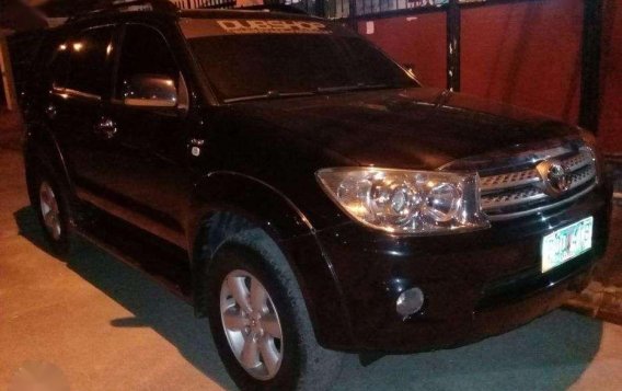 FOR SALE : TOYOTA Fortuner 2011 Diesel Automatic transmission-1