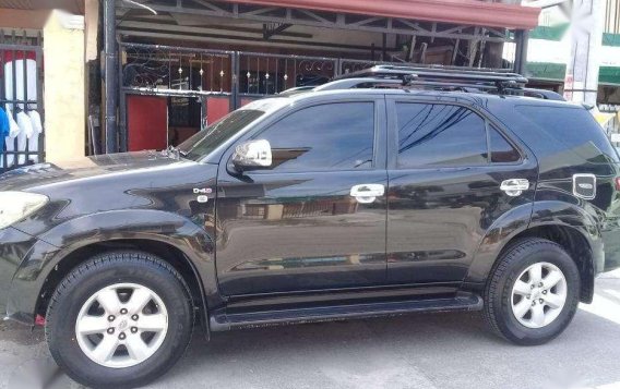 FOR SALE : TOYOTA Fortuner 2011 Diesel Automatic transmission-4