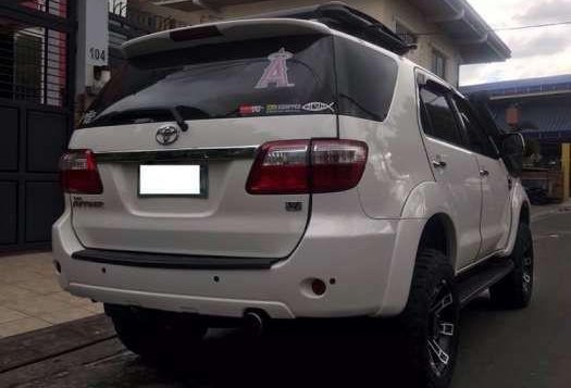 Toyota Fortuner 2010 V 4x4 Diesel A/T Lifted-3