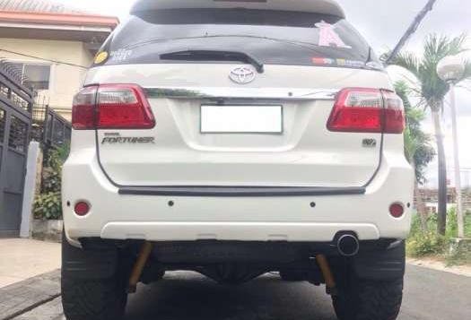 Toyota Fortuner 2010 V 4x4 Diesel A/T Lifted-4