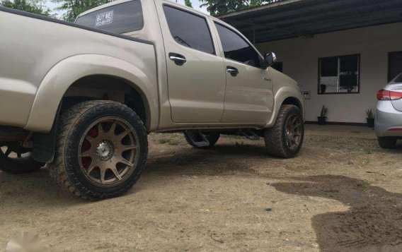 TOYOTA HILUX 4X2 MT 2013 model 2.5 engine displacement-1