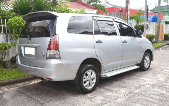 Toyota Innova E 2011 for sale-3