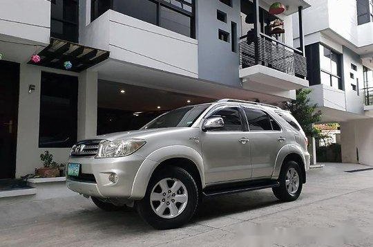 Toyota Fortuner 2011 G AT for sale-1