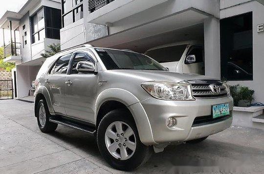 Toyota Fortuner 2011 G AT for sale-3