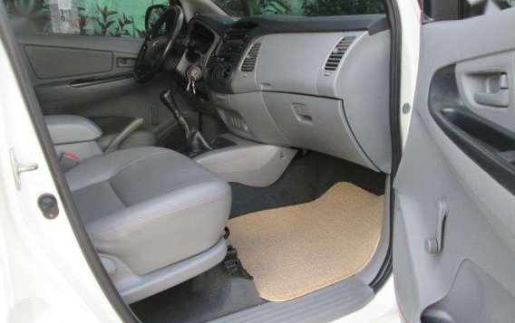 Toyota Innova J Model 2011 Diesel Fresh