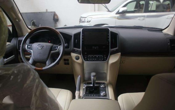 2019 Brand New Toyota Land Cruiser Dubai Version VX Platinum Ed-5