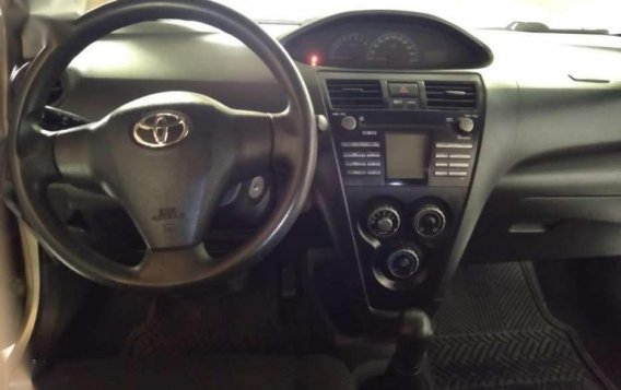 Toyota VIOS 1.3 E 2010 model MT for sale-8