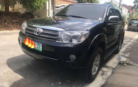 Toyota Fortuner 2011 (black) for sale