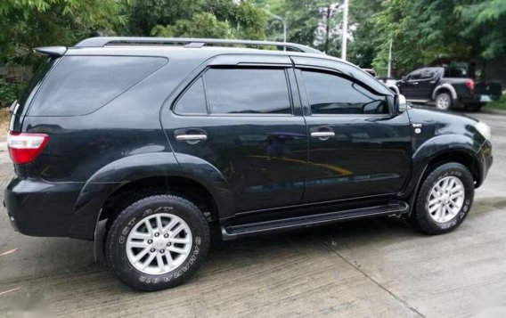 TOYOTA FORTUNER G 2011 Manual FOR SALE-1