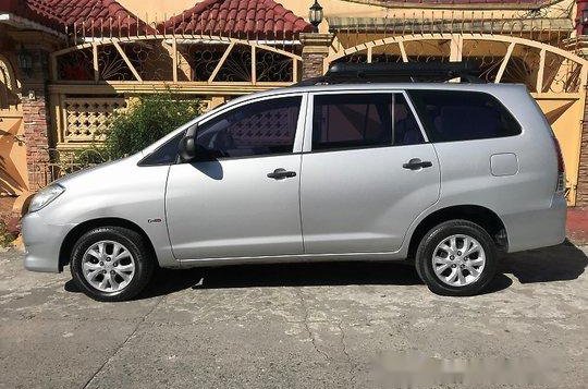 Toyota Innova 2011 E AT for sale-3