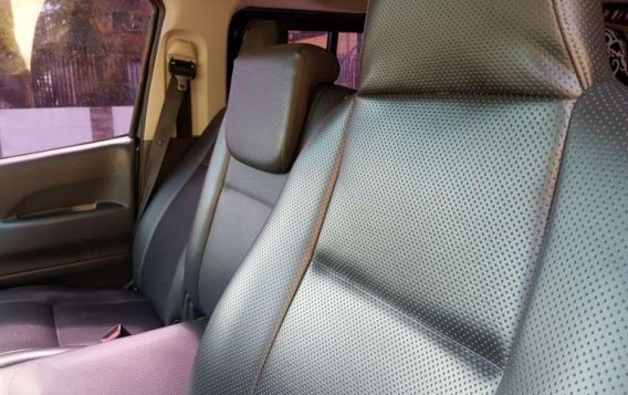 Toyota HIACE commuter 2011model for sale-5