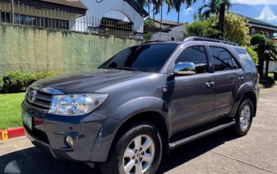 1st owned 2010 Toyota Fortuner G Automatic-4