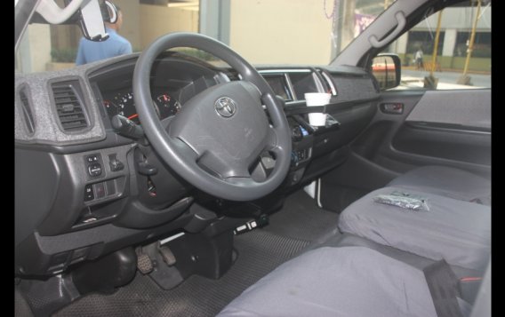 2017 Toyota Hiace GL Grandia AT Diesel-6