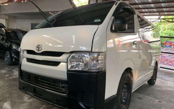 TOYOTA 2017 Hiace Commuter 3000L Manual White