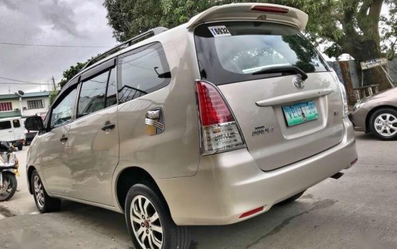 Toyota Innova E 2011 for sale-3