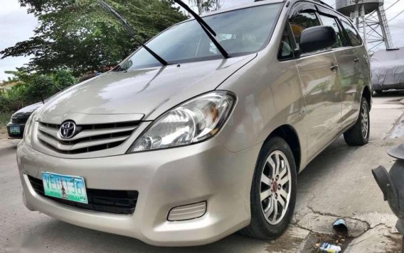 Toyota Innova E 2011 for sale-1