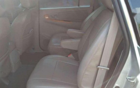 Toyota Innova 2010 for sale-4