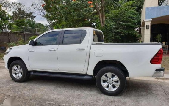 Selling Toyota Hilux 2016 G AT-1