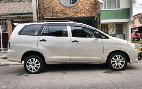 Toyota Innova E 2011 for sale-4