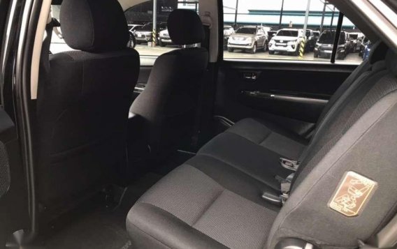 2015 Toyota Fortuner V AT VNT Diesel Black Edition Leather -5