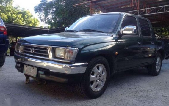 Toyota Hilux 2000 SR5 for sale-1