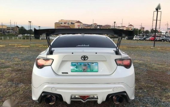 Toyota 86 2013 Pearl White for sale-3