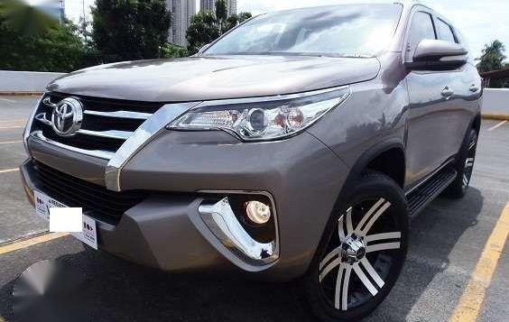Almost New. Loaded. Toyota Fortuner G MT 2011