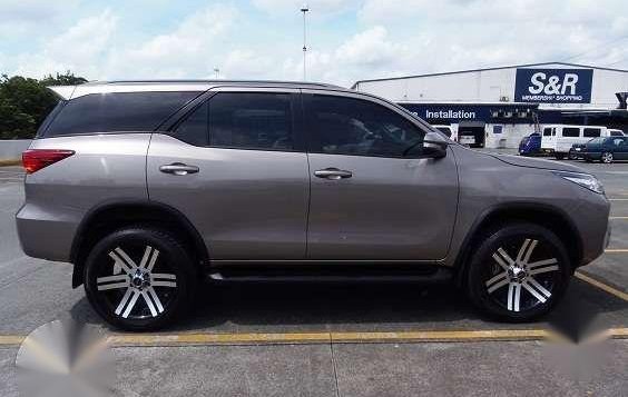 Almost New. Loaded. Toyota Fortuner G MT 2011-7