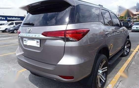 Almost New. Loaded. Toyota Fortuner G MT 2011-1