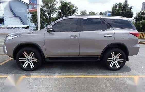Almost New. Loaded. Toyota Fortuner G MT 2011-5