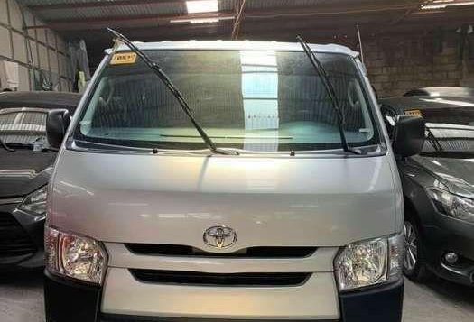 2016 Toyota Hiace 2.5 commuter diesel manual SILVER