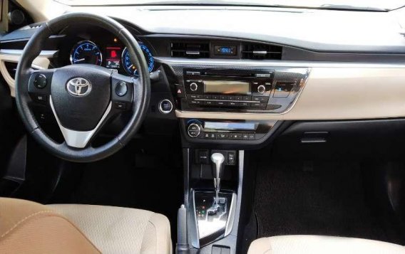 Toyota Corolla Altis 1.6 V 2016 model Automatic Transmission-9