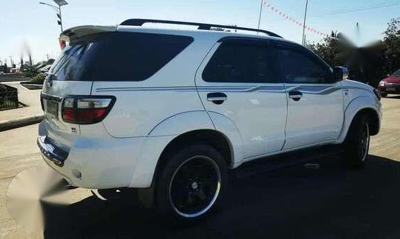 SELLING TOYOTA Fortuner 2010-11