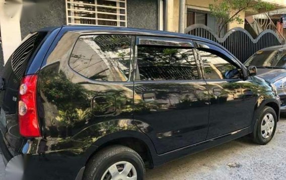 RUSH SELLING TOYOTA AVANZA J-3