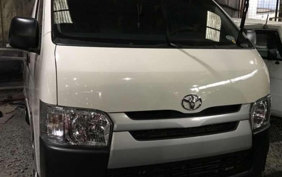 2018 Toyota Hiace Commuter 3.0L manual diesel -1
