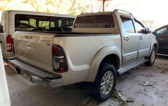 2014 TOYOTA Hilux 25 G 4x2 Gold Metallic Manual-3