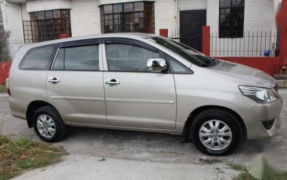 Toyota Innova E 2012 FOR SALE