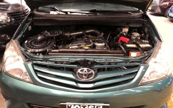 2010 Toyota Innova E AT gas 60kms first owned