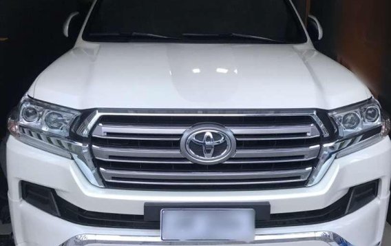 2017 TOYOTA LAND CRUISER VX 200 Dubai -1