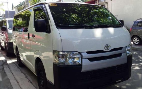 2017 Toyota Hiace Commuter 3.0 White -1