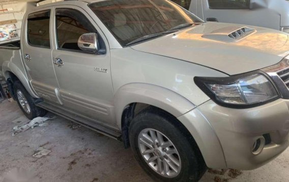 2014 TOYOTA Hilux 25 G 4x2 Gold Metallic Manual-1