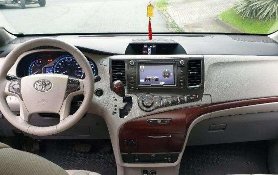 2013 Toyota Sienna XLE Automatic Sunroof -4