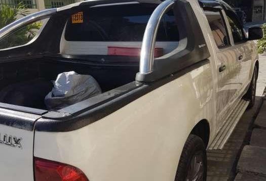 Excellent condition Toyota Hilux j 2015 MT-1